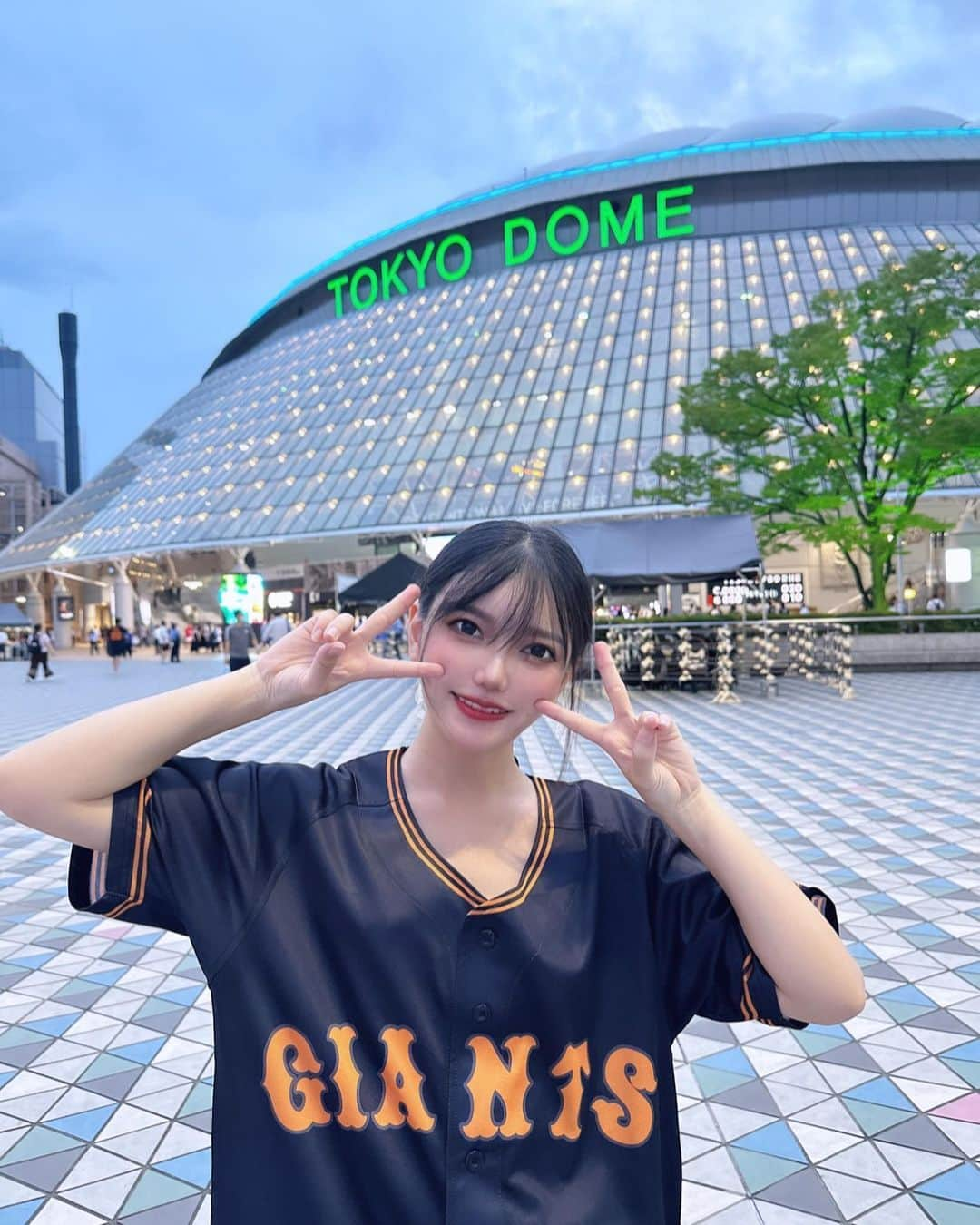 比嘉こころのインスタグラム：「⚾️巨人VSカープ⚾️  久しぶりの野球観戦 楽しかった〜🥰  最後まで勝負は分からんから ハラハラする！！！  お疲れ様でした☺️✨  #巨人 #カープ #カープ女子  #野球観戦 #野球観戦デート  #ジャイアンツ  #フリーモデル #サロンモデル #東京ドーム #野球 #tokyo  #baseball #japan #ポートレート #被写体 #被写体モデル」