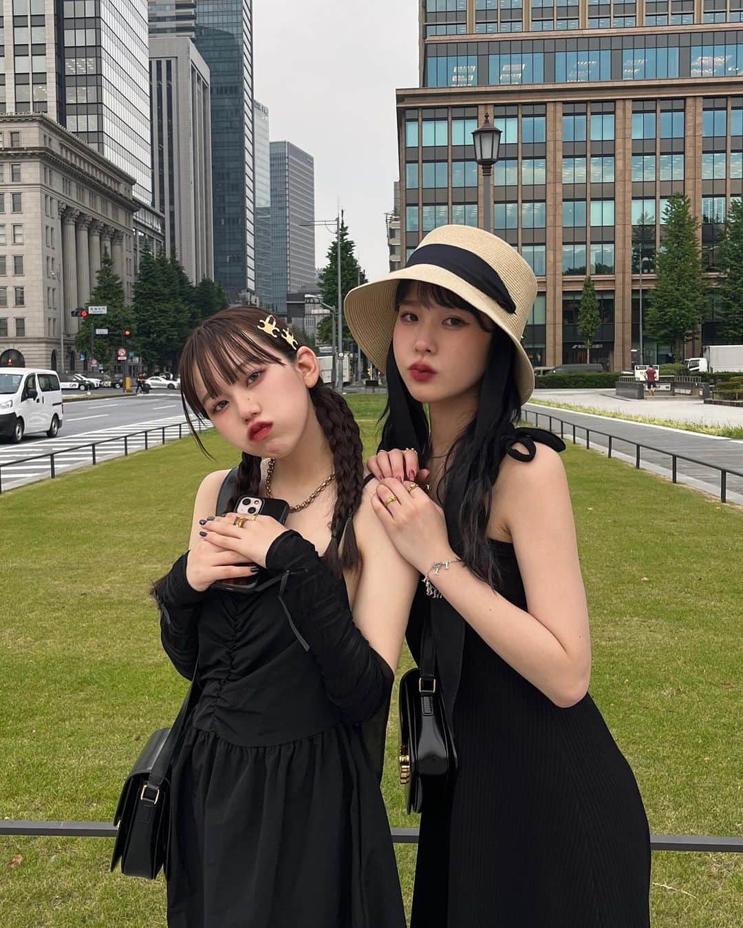 びすこさんのインスタグラム写真 - (びすこInstagram)「summer outfits 5選🩵  お気に入りのコーデ5個厳選！ どれも系統違うから、皆さんの好みが知りたいな〜🤭🤭 皆さんに甘やかされて育ったのでどんな系統も挑戦できるし好きになりましたありがとう👦🏻  洋服は全部 @visco.jp」7月18日 19時51分 - na56482n