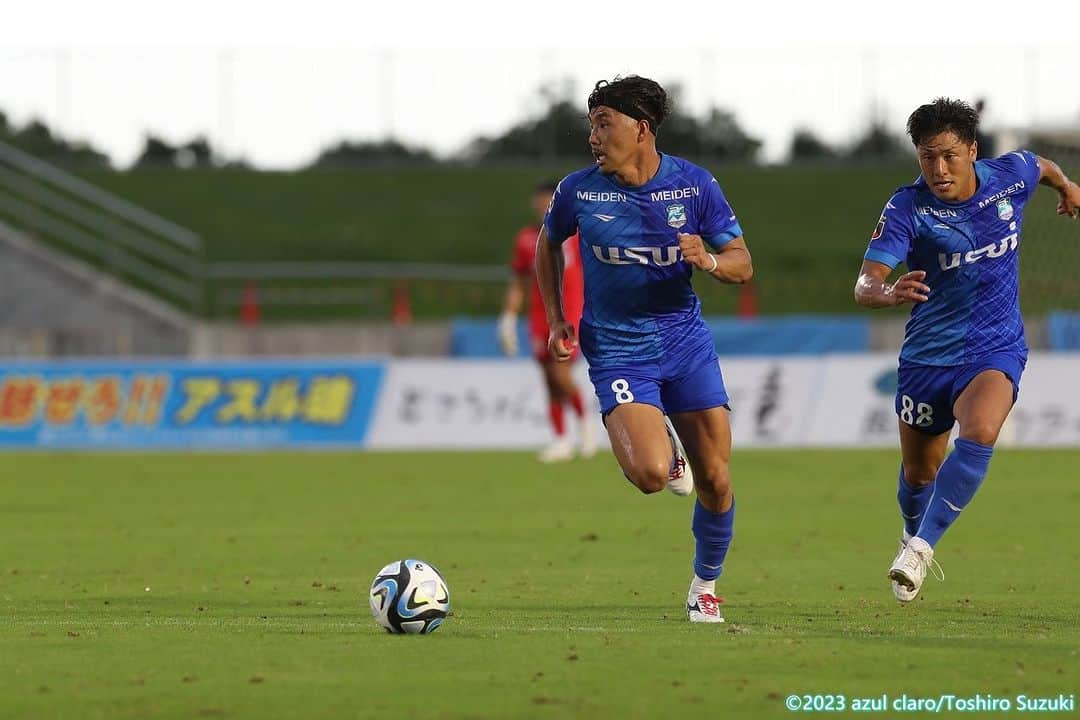 アスルクラロ沼津のインスタグラム：「第18節 HOME vs鹿児島ユナイテッドFC  『走る』  #アスルクラロ沼津 #結束〜熱く闘え〜 #全力 #ダイハツ沼津販売スペシャルマッチ #鈴木拳士郎 #濱託巳 #徳永晃太郎 #安在達弥 #津久井匠海」