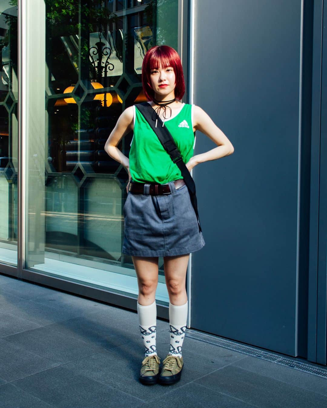 のインスタグラム：「. 樋口 桃子 Higuchi Momoko(@__peachko__)  21歳／フリーター  tank top #アディダス #adidas skirt #古着(#ユーズド) #used sneakers #コンバース #converse  #fashionpress #fashionpresssnap」