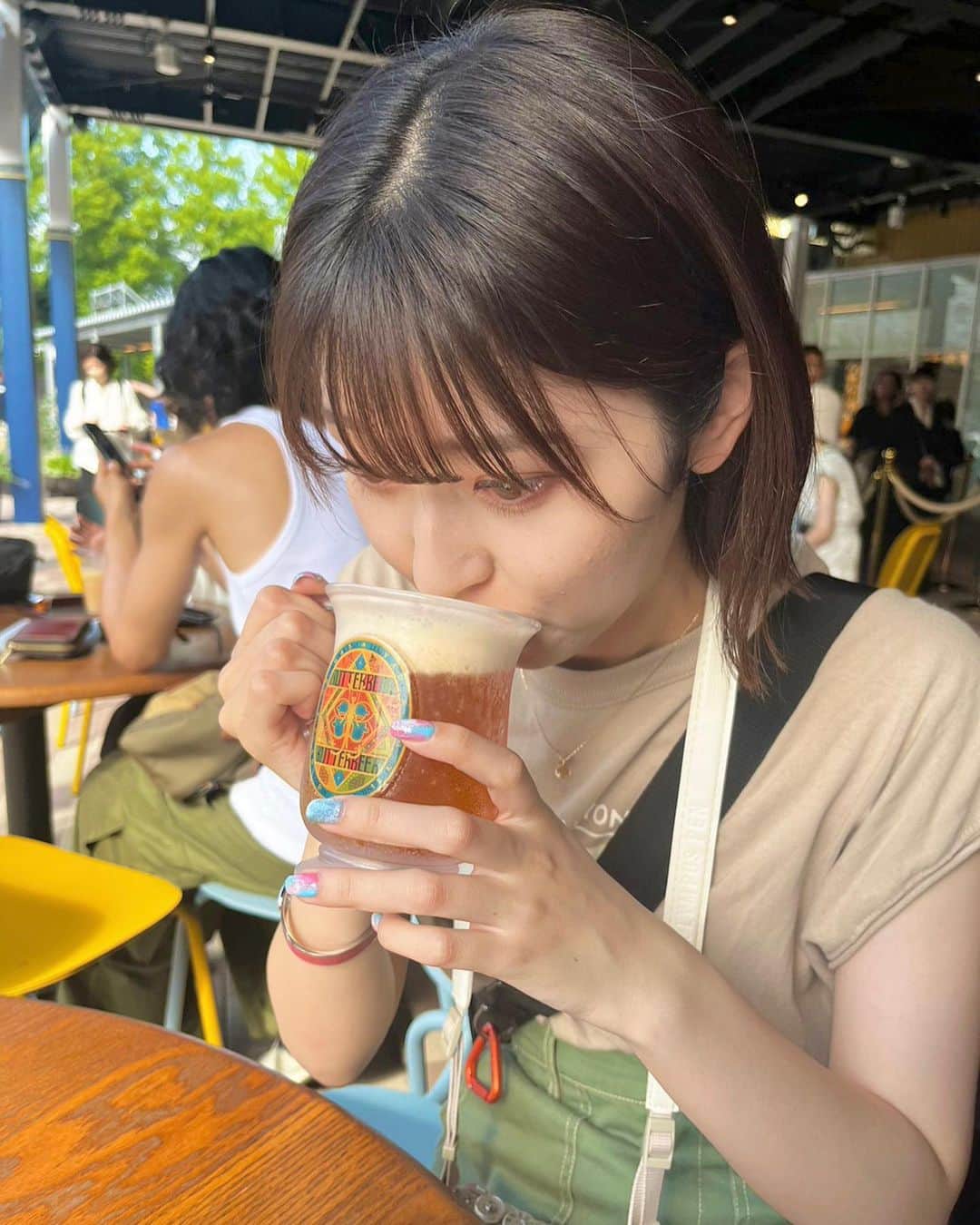 ジョナゴールドのインスタグラム：「♥ バタービールの泡を髭みたいに付けるのが、 尋常じゃないほどへたくそです😇 ♥ #ハリーポッタースタジオツアー #ハリーポッター #バタービール  #可愛く泡つけて写真撮りたかっただけなのに #🍺」