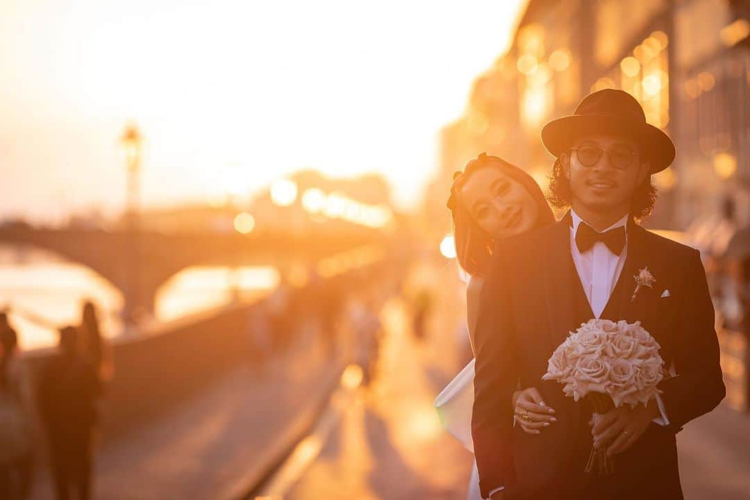 KENNY（吉原健司）さんのインスタグラム写真 - (KENNY（吉原健司）Instagram)「Wedding Photos Tour in Italia🇮🇹 画角縦も横も良い写真ばかりで選びきれん。 アミのブーケと俺の襟についてる小さなブーケ(正式にはなんて言うのだろう🤔)をしっかりリンクしてコーディネートしてくれてた事が俺の中での感動ポイントの一つでした💐  produce by  @espousal_wedding_event @watabewedding Photo by @laviefactory  #ワタベウェディング  #watabewedding #ESPOUSAL #エスポーザル #laviefactory #ラヴィファクトリー」7月18日 20時00分 - kenny_yoshihara