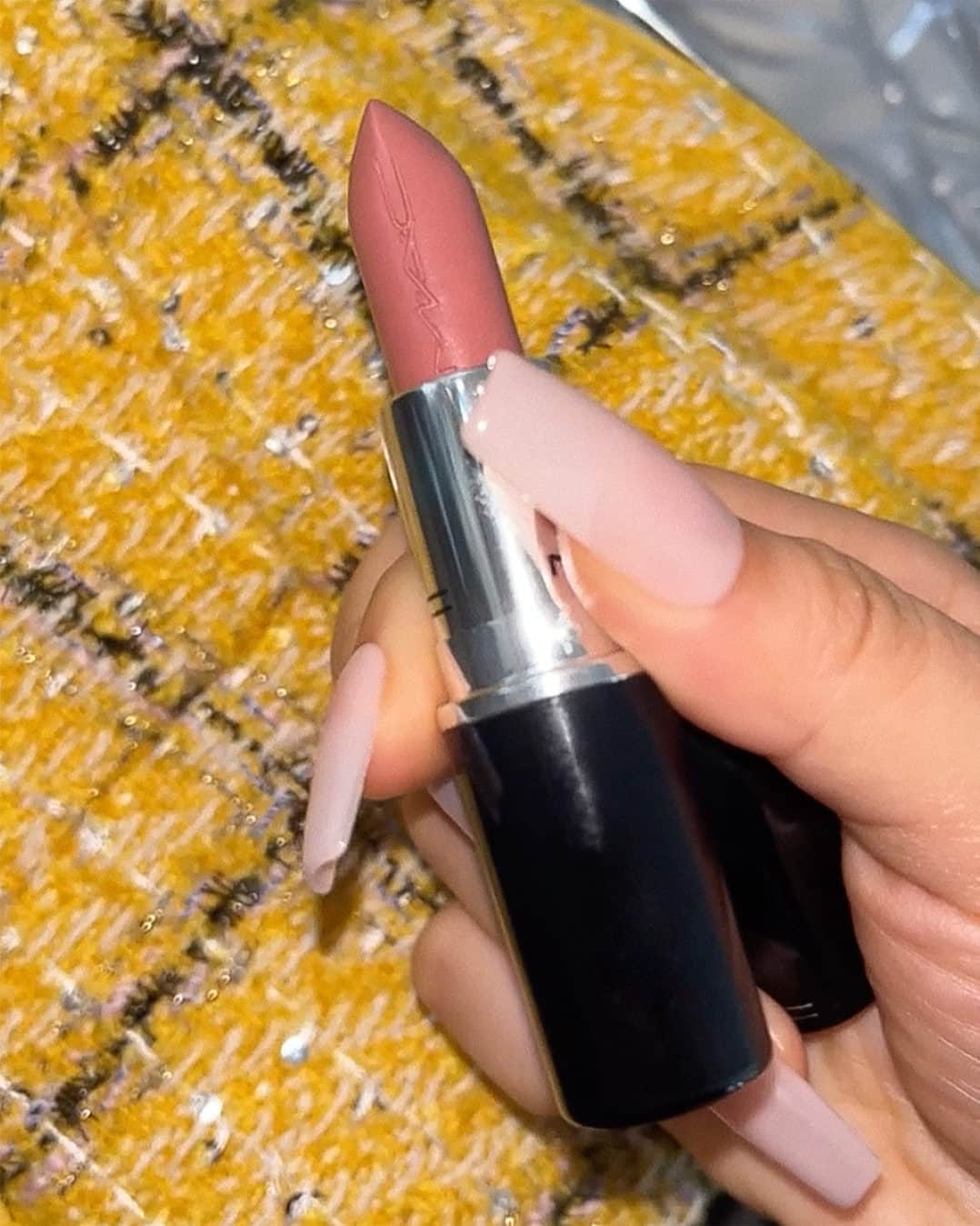 M·A·C Cosmetics UK & Irelandさんのインスタグラム写真 - (M·A·C Cosmetics UK & IrelandInstagram)「Worth ALL the hype! 💄  This week’s M·A·C Trend is all about Thanks, It’s M·A·C, the viral lipstick shade that has been on everyone’s lips 😉wink  Try it now in-store or use our virtual try-on tool on maccosmetics.co.uk  #MACCosmeticsUK #MACTrend #ThanksItsMAC」7月18日 20時01分 - maccosmeticsuk