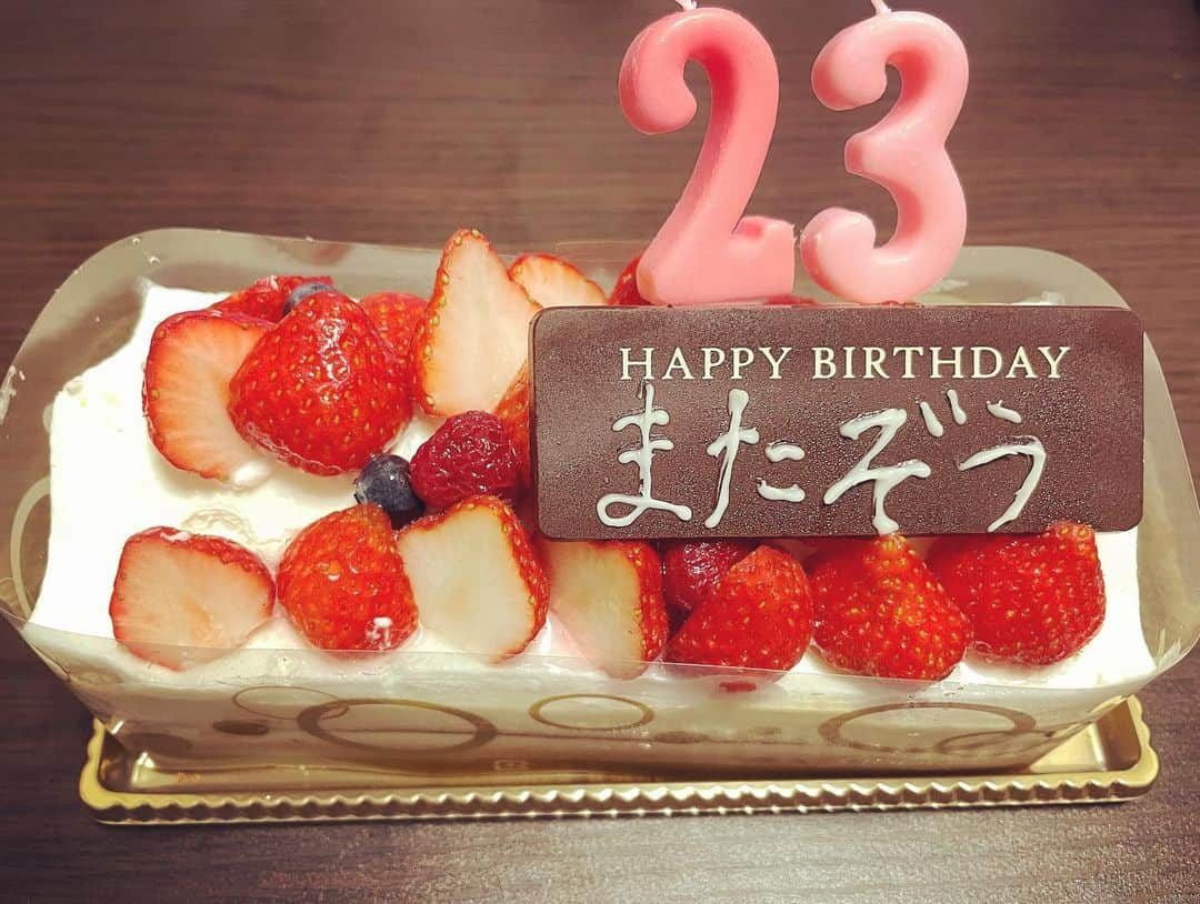 またぞうさんのインスタグラム写真 - (またぞうInstagram)「.  誕生日迎えました😌  改めてよろしくお願いします！  #誕生日 #happybirthday」7月18日 20時07分 - matazoooooon