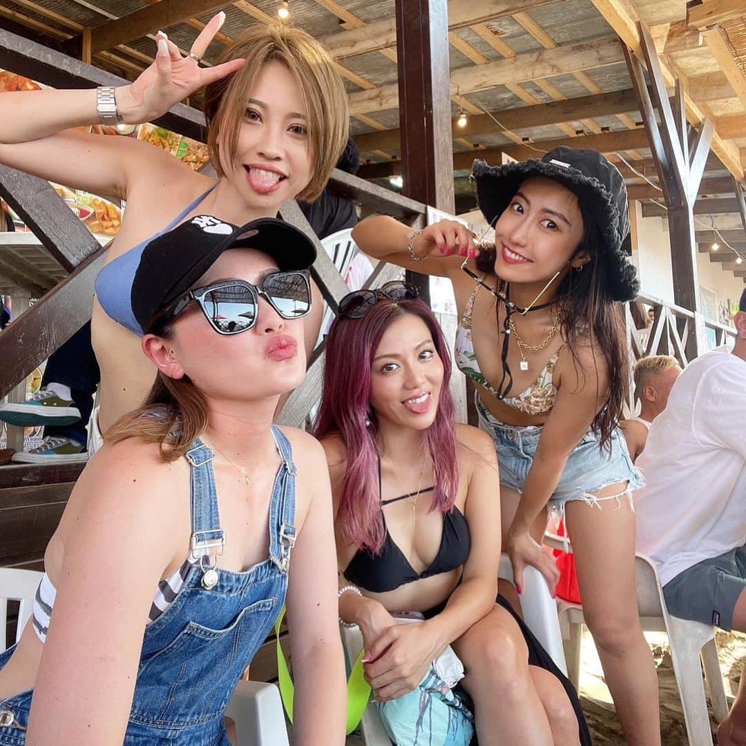 のインスタグラム：「めっちゃ笑った楽しかったーっ💛🧡❤️ やっぱり夏がすきや🌻  . . . . . . . . . . . . . . . . . . .  #楽しく叫びたおした次の日は敬語 #由比ヶ浜#海#夏#ビキニ#湘南#鎌倉#summer#summervibes#beach#beachvibes#bikinigirl#japanesegirl#kamakura」