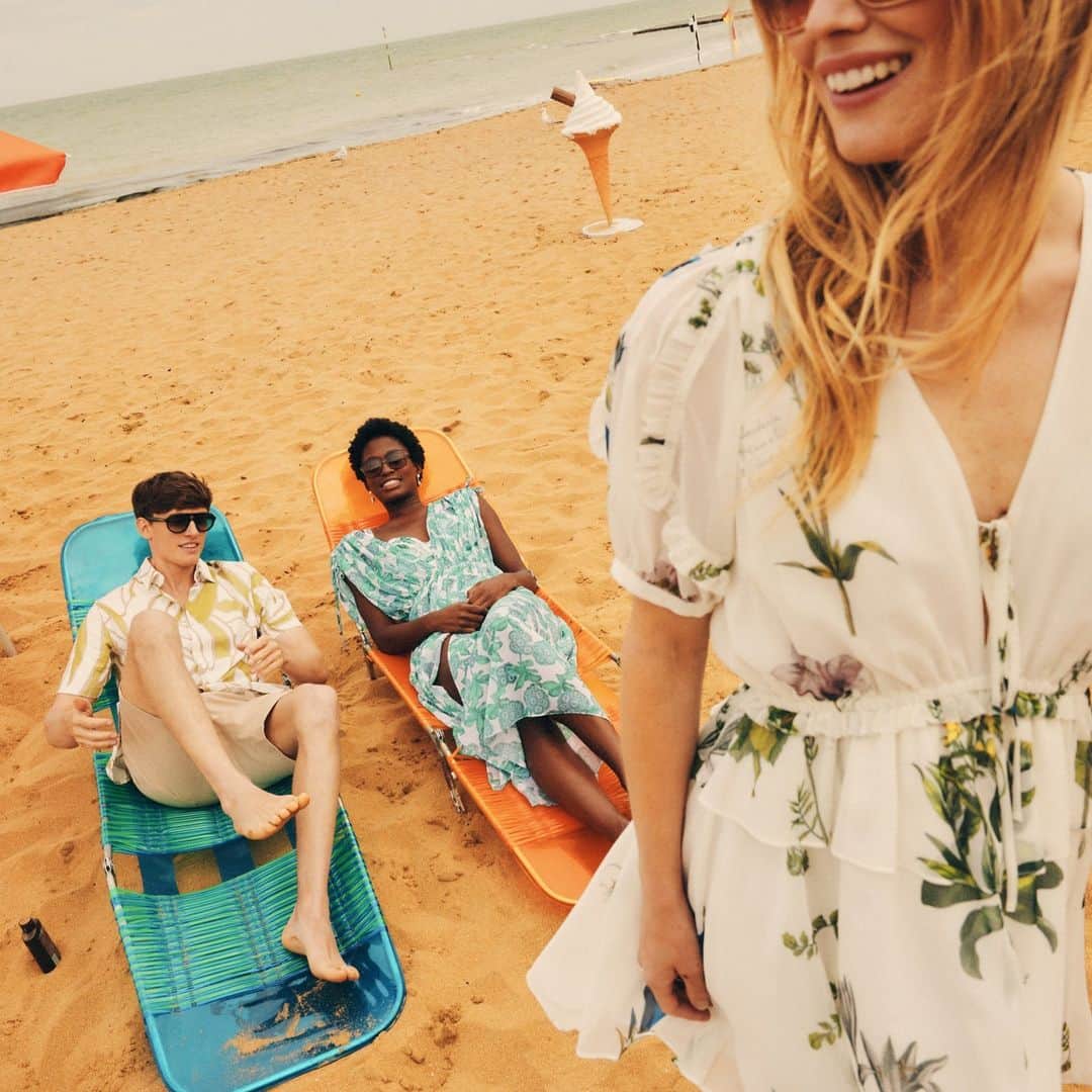 Ted Bakerのインスタグラム：「Perfect seaside days? It's a shore thing...  #TedBaker #ItsAShoreThing」