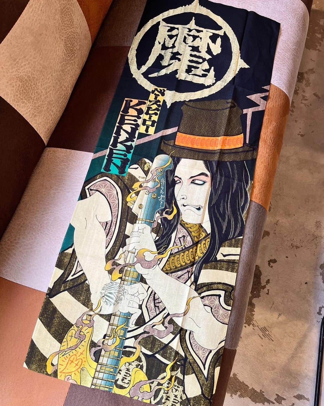 KenKenさんのインスタグラム写真 - (KenKenInstagram)「皆様の要望にお答えして、ついに手拭いなどの KenKenグッズ通販開始です！ もうだいぶ売れちゃった。ありがと。  https://t.co/w8HxsNCa7c」7月18日 20時13分 - kenken_rize