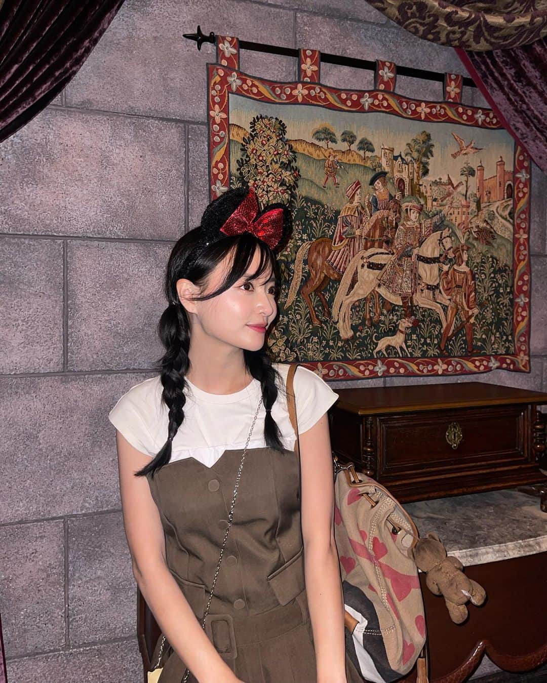 ᴅᴏᴜʙʟᴇsᴏᴜᴘのインスタグラム：「디즈니랜드 🤍 미녀와야수 진짜 최고여떠 🥹 감동의 뉸물 주르륵이에오… 울 보습님들듀 꼭 가보세요 🥹🤍🤍  ディズニーランドの美女と野獣本当に感動した🫶🥹🥹🤍🤍🤍」