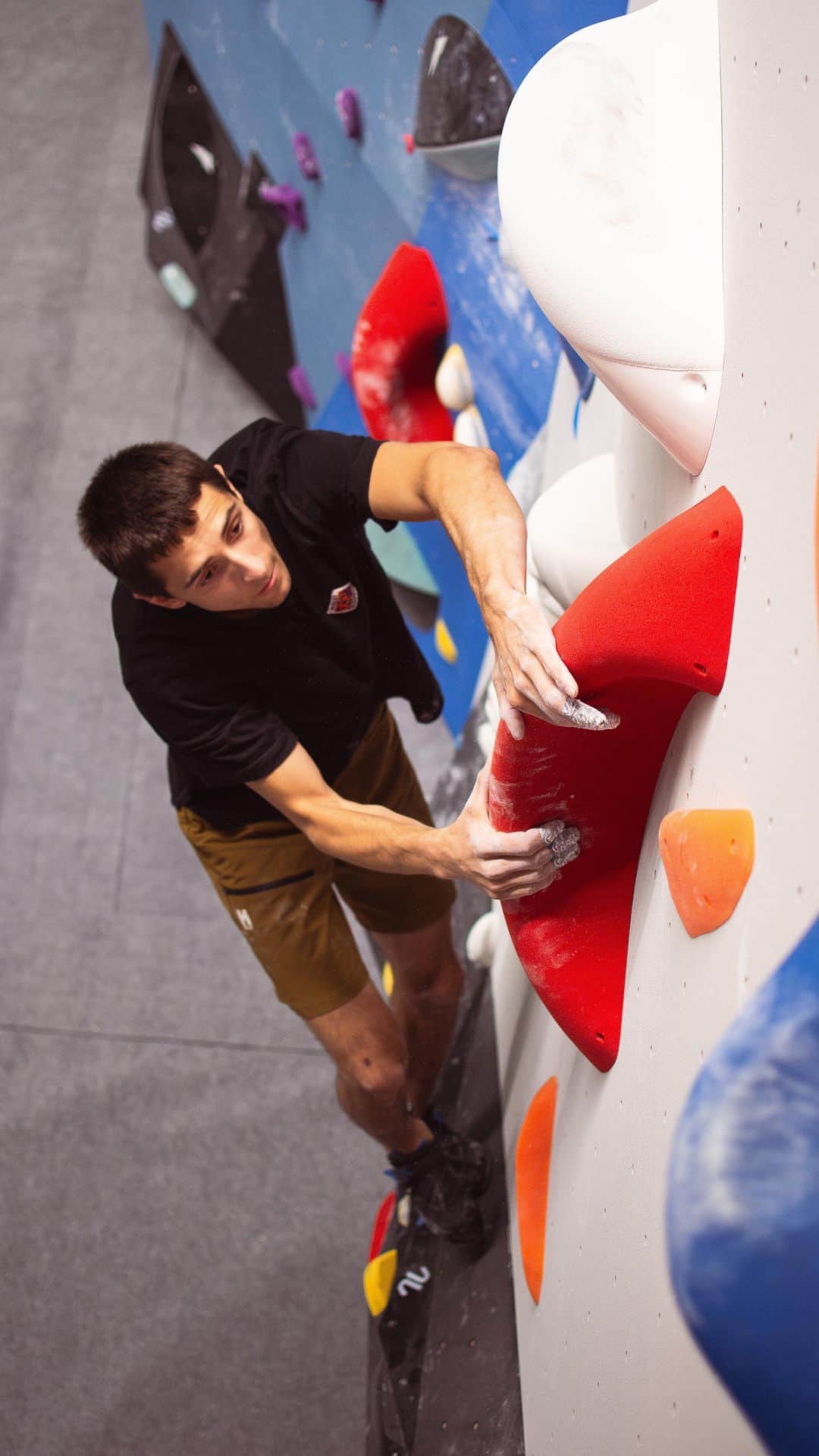 ミレーのインスタグラム：「Movement is where your body and versatility meet. Where you choose to move, however, you feel. The only thing that matters is that you be constant in movement.  Last training session broadcasted live from @ensa_chamonix with @pauljenft.  Prodigious.    s/o @elementbrand . . . #MILLET」