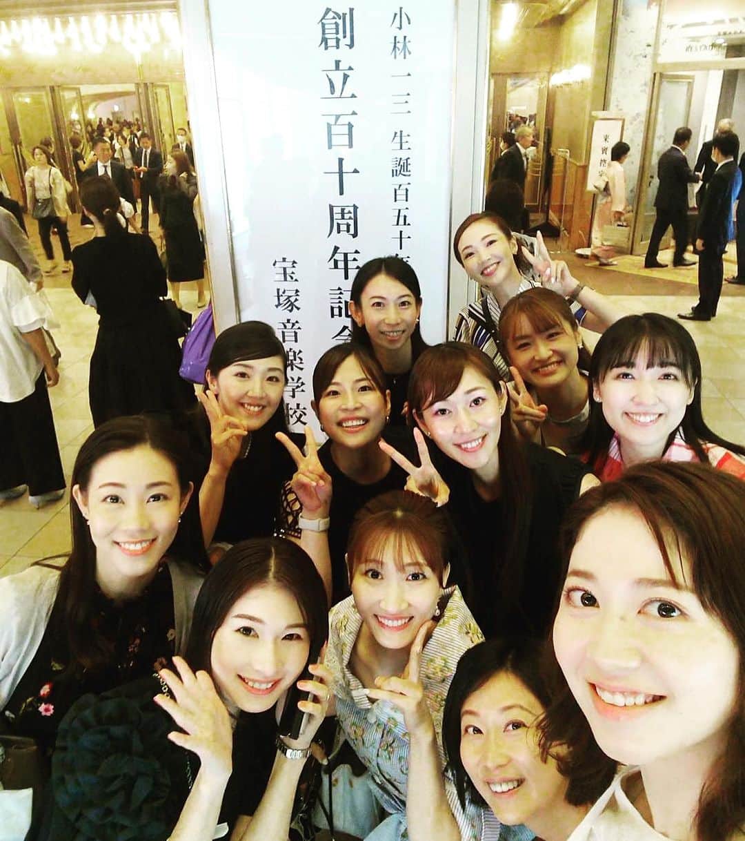 七瀬りりこさんのインスタグラム写真 - (七瀬りりこInstagram)「我が母校 「宝塚音楽学校創立110周年」の式典へ行って参りました。  素晴らしい環境で育てて下さいました諸先生方諸先輩方、そして両親に改めて感謝致しました。  宝塚音楽学校卒業生として恥じない舞台人でいたいと思います。  ほがらかに、清く正しく美しく  #宝塚音楽学校110周年 #小林一三　先生 #宝塚大劇場 #宝塚音楽学校 #宝塚歌劇団 #宝塚93期」7月18日 20時36分 - ririkonanase