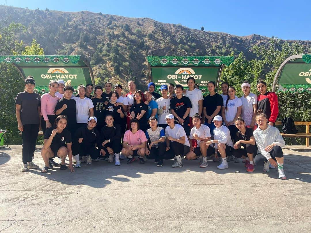 並木月海のインスタグラム：「🇯🇵✖︎🇺🇿 Uzbekistan合宿終了👊🏻 Спасибо💙🤍💚」