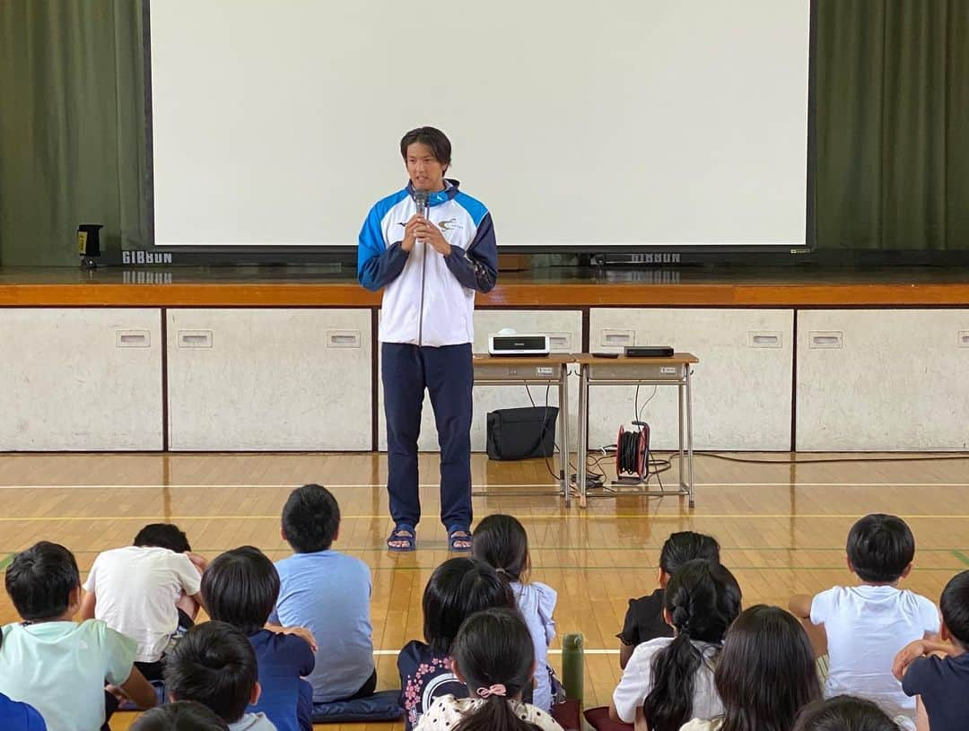 古賀淳也のインスタグラム：「今日は新宿区立四谷第六小学校で水泳指導させていただきました。 2012年から始まった四谷第六小学校での水泳指導もトータルで10回を超えました。 自身の考えや経験が少しでも伝わると嬉しいな。」