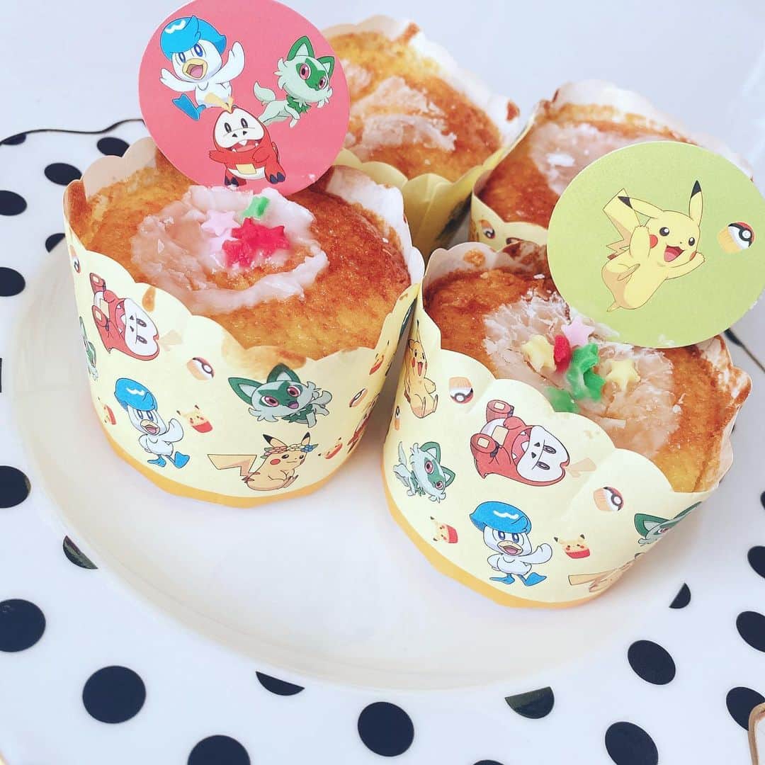 のインスタグラム：「いよいよ夏休みが始まるー！！🍉🌻 終業式から戻ってきた娘は、大好きなお友達とＡＢＣクッキングでお菓子作り❤︎❤︎ その間、私も包容力のあるお母様と久しぶりにゆっくりお話できて嬉しかったな✨🥰 #夏休み #ABCクッキング #ポケモン」