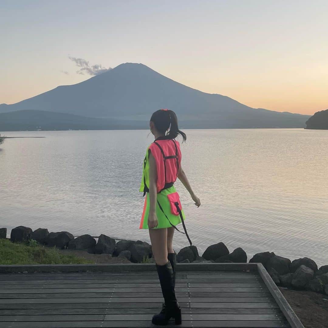 山﨑夢羽のインスタグラム：「． 実はしっぽついてるんだよ   #BEYOOOOONDS #山﨑夢羽 #02」