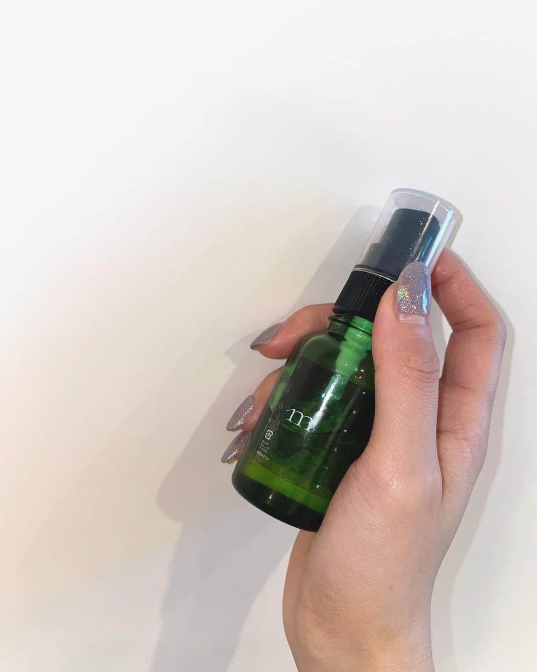 加美杏奈のインスタグラム：「・ minamo no oil   ほどより香りで 嫌なベタつきが全くなくて ちょうどいいウェット感になって ボディーにも使える万能オイル🤍🤍🤍  produce by @kosakanaction」