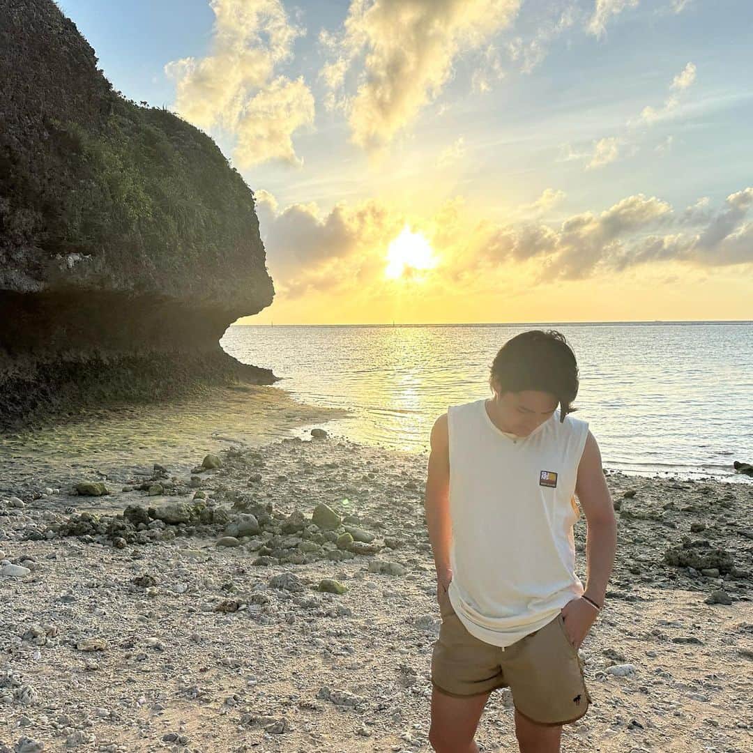 たつやのインスタグラム：「おきなわ戻りた  #2枚目の写真好きすぎて額縁に入れて飾りたい」