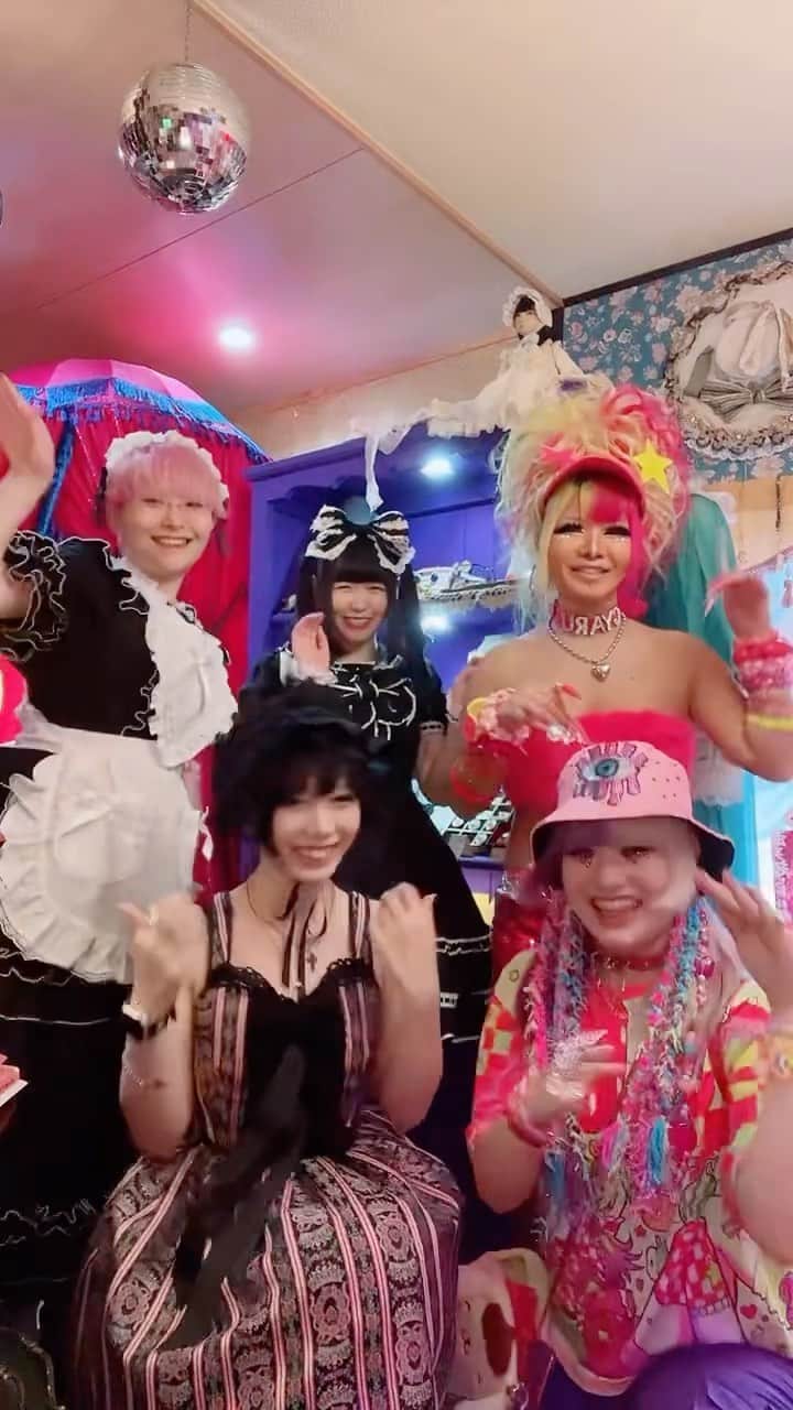 millnaのインスタグラム：「流行に今乗るンゴ #カマキリダンス」
