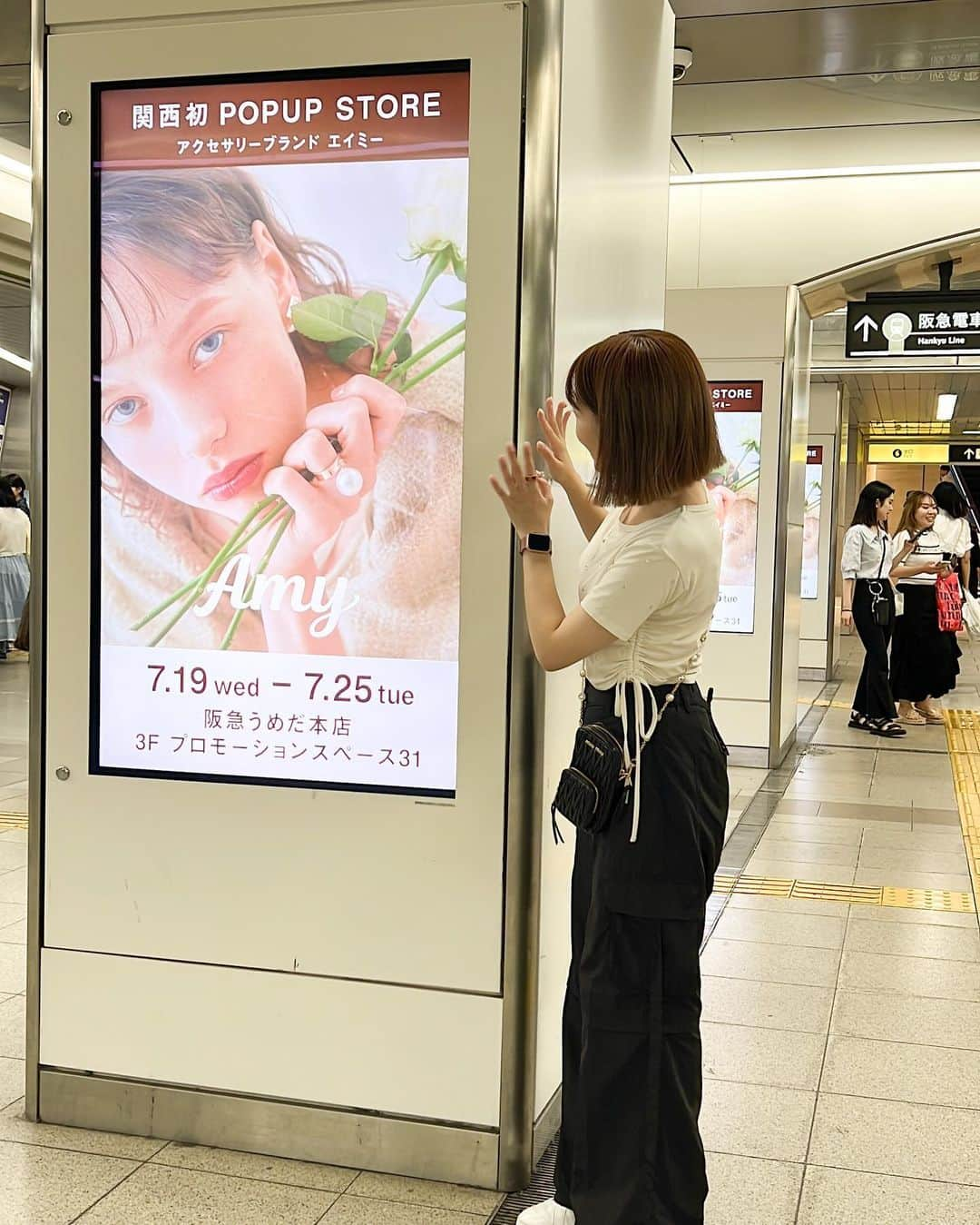 朝長美桜さんのインスタグラム写真 - (朝長美桜Instagram)「遂に、大阪🐙✨ いよいよ明日から、Amy POP UP STORE in 阪急うめだ本店3F スタートします☺️ うわわわわどきどき。  マネージャーさんと、迷子になりながら無事に搬入スタートしました🥹 可愛い店内作るぞ✊🏻🩷お楽しみに！  皆さんにお会いできること楽しみにしています！ 来て下さいますか？  そして！！！ 大阪地下鉄（Osaka Metro）のメインターミナルである御堂筋線梅田駅の人通りが多い北改札外と中改札外のコンコースで放映される、デジタルサイネージにAmyが、、、😏🩷 ぜひ探してみて下さい！」7月18日 20時51分 - miochan_0517