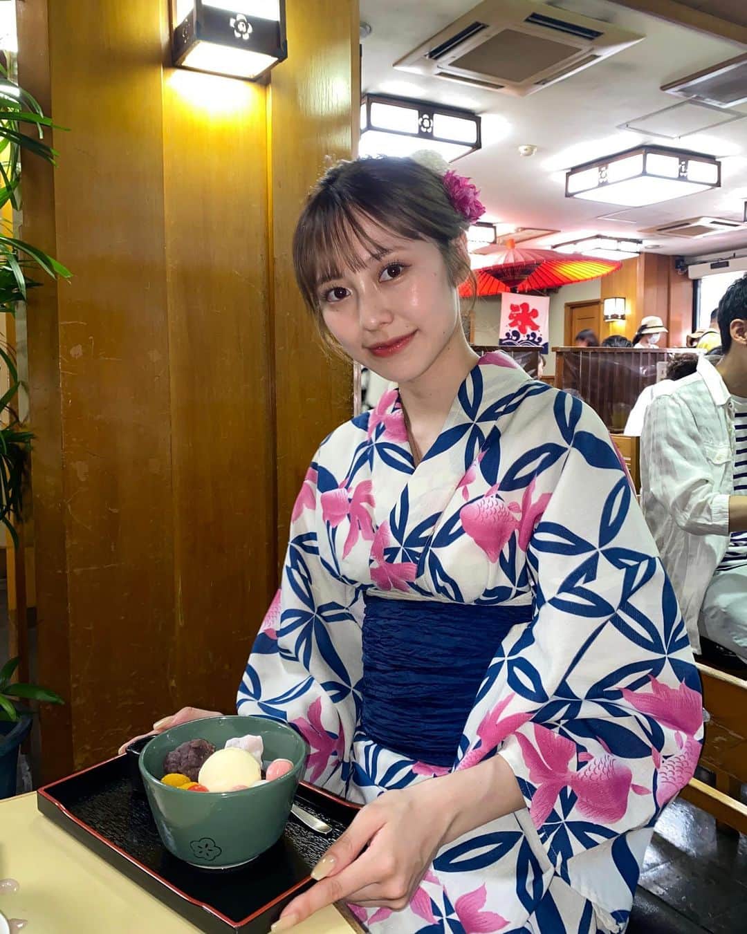 潘佳伊のインスタグラム：「浅草で着た浴衣は @rikawafuku でレンタルしました🫶🏻  種類が多くて悩みに悩んで金魚ϵ( 'Θ' )϶  ヘアセットも10分くらいで完成してた😮  暑かったけど浅草満喫できました🏮  #梨花和服 #浅草 #浴衣 #浅草浴衣 #浅草浴衣レンタル #浅草着物 #浅草着物レンタル」