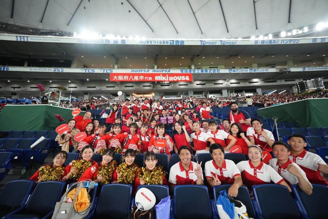 天童よしみさんのインスタグラム写真 - (天童よしみInstagram)「若い力　ありがとうございます 八尾代表ミキハウス都市対抗野球 東京ドームです　応援団📣のチームの みなさま　素晴らしいです これからも　頑張りましょう！  #ミキハウス#都市対抗野球#東京ドーム」7月18日 20時52分 - tendo_yoshimi_official