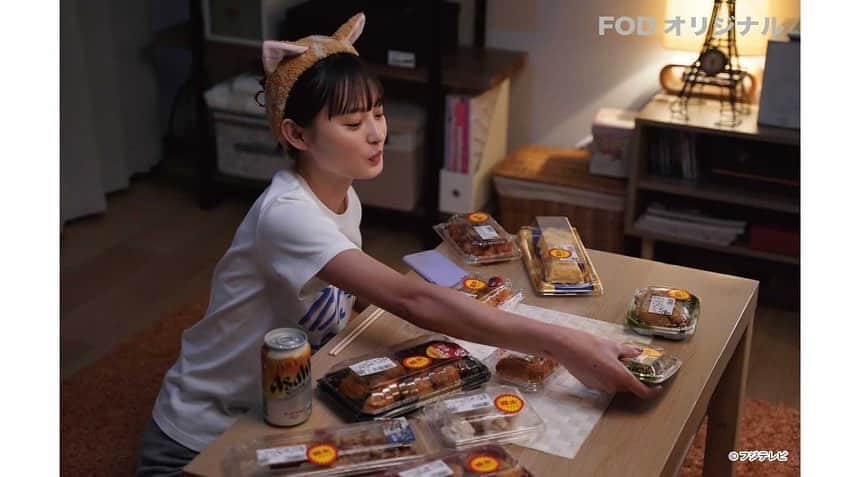 フジテレビ「FOD」さんのインスタグラム写真 - (フジテレビ「FOD」Instagram)「＼FODオリジナル新ドラマ「トラックガール」配信スタート🎉／ FODにて22歳の女性トラック運転手の日常と、少し変わったTシャツを着てビールを豪快に飲む姿がSNSで話題となった“トラックめいめい”をドラマ化した『トラックガール』がいよいよ配信スタートします👏 1話と2話を同時配信で、1話は無料なのでどなたでもご覧いただけます👀 同日にメイキングshort ver.も無料配信いたします！  FODオリジナルドラマ『トラックガール』 本ドラマは、人生をいつもポジティブに過ごす女性トラック運転手と、愉快な仲間たちの日常を描くハートフルコメディドラマ。亀尾運輸という運送会社を舞台に、主人公で女性運転手の鞍手じゅんが男社会とも言われるトラック物流業界でたくましく働く姿と、仕事終わりに行きつけの居酒屋でその日の疲れをお酒で洗い流すという、私たちの身近にあるシーンを切り抜いた物語！運送業という過酷な職場に身を置きながら、こだわりを持って働く鞍手じゅんと、その中で出会う人との繋がりや、運送業あるあるなど、身近にあるけれど意外と知られていないトラック物流業の仕事を紹介します！🚚  #FOD  #ドラマ #オリジナルドラマ #ドラマ好き #ドラマ好きな人と繋がりたい#新ドラマ #ドラマ化 #コメディ  #トラックガール #遠藤さくら #望月歩 #きょん #くっきー！ #山野海 #山口智充 #川谷絵音 #森田想 #池田鉄洋 #八嶋智人 #星田英利 #トラップガール #トラックめいめい #トラック運転手」7月19日 0時00分 - fod_official