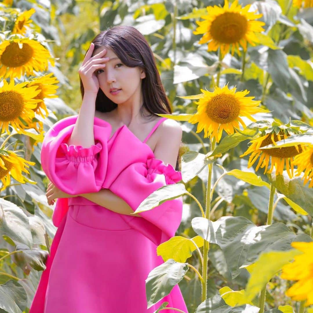 めいさんのインスタグラム写真 - (めいInstagram)「-- あなたに言いたいのは あなたと一緒にいると私のエロさもだんだん増えていくよ💛 ・ ・ ・　 ・ ・ ・  —  #instapic#日本#summer#寫真#portrait#사진#写真部#写真集#커피#ポートレート#japanesegirl#beauty#japan#photo_jpn#sunflower#섹시#photo#ひまわり#フォロー#撮影#model#view#向日葵#tokyo#follow#portraitsedition  跟你說個消息 我對你的思想已不純潔了」7月18日 21時08分 - meitienlin1125