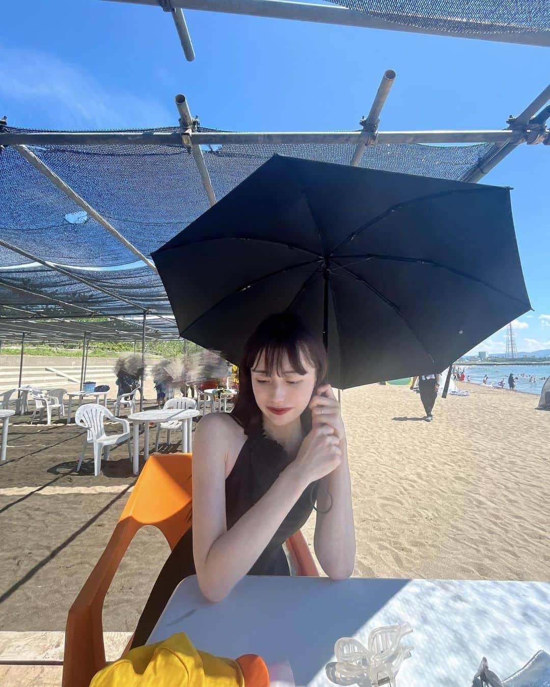 酒元麻衣（まいへー）さんのインスタグラム写真 - (酒元麻衣（まいへー）Instagram)「福井の海🌴🏖🐠☀️  息子は波が怖かったみたいで 全然遊べず、半泣き(４枚目) ぽんはずっと気持ちよさそうに浮いてた🤣♡  . . . . #福井#海#福井観光#3歳男の子#男の子ママ」7月18日 21時10分 - maihee