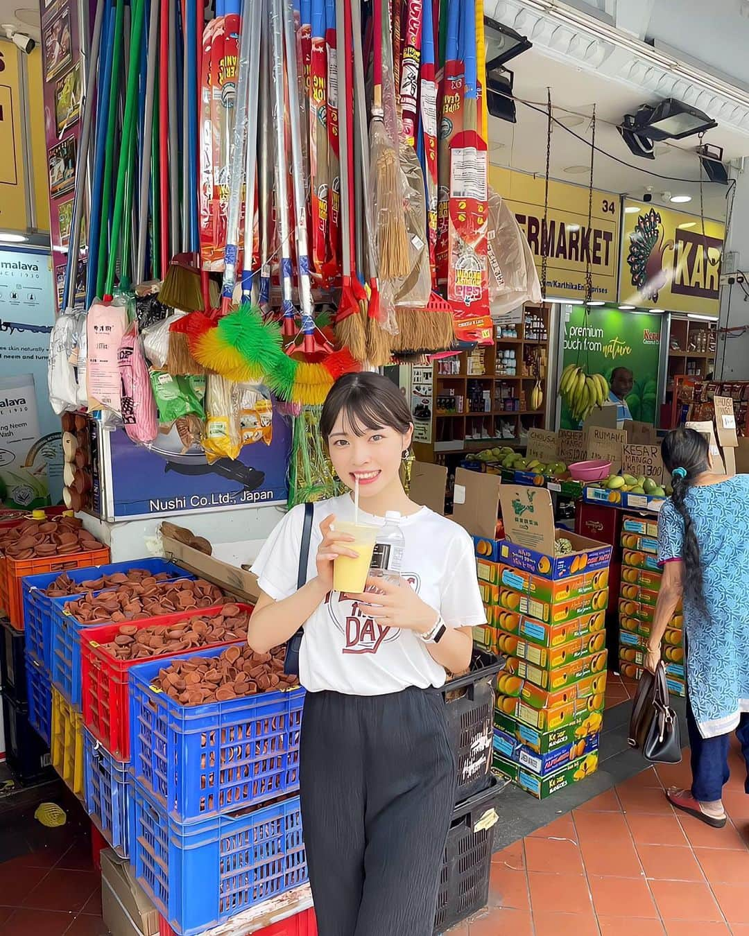 齋藤万莉奈さんのインスタグラム写真 - (齋藤万莉奈Instagram)「リトルインディア🇮🇳 フルーツ屋さんで買ったマンゴーラッシーが美味しすぎた🥭」7月18日 21時10分 - kupulauawa