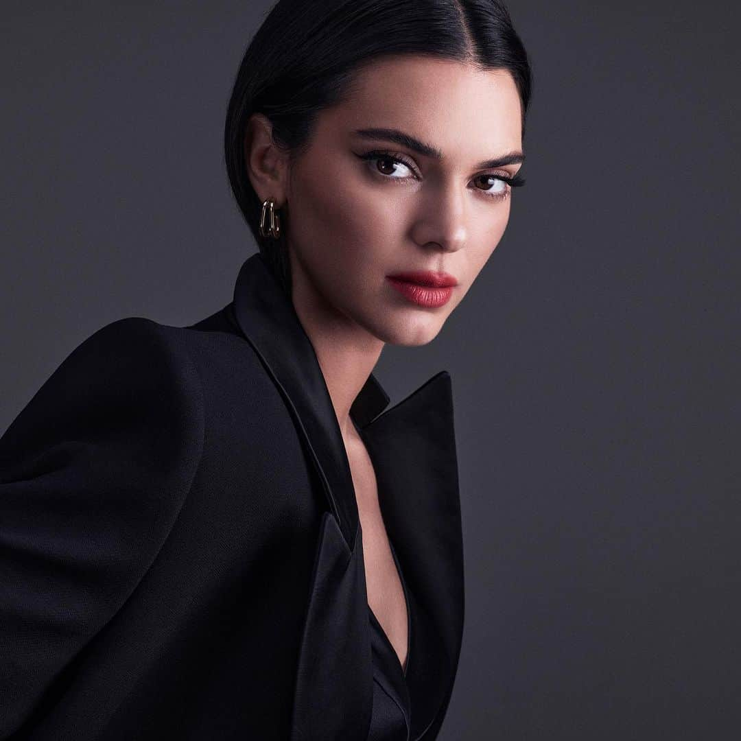 アジャ・ナオミ・キングのインスタグラム：「So very happy to welcome the lovely @kendalljenner to our amazing @lorealparis family!!! 💋  #reveal #worthit #lorealparisfamily」