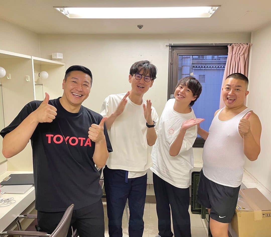 Hey! Say! JUMPのインスタグラム：「⁡ ⁡ チョコプラさんの単独ライブ「PLANET TRAIN」に行ってきました！ 偶然にも隣が南原さんでした！ ⁡ 子供から大人まで劇場が笑い声で溢れてて幸せな空間でした！ ⁡ #チョコプラさん #南原さん ⁡ #有岡大貴 #HeySɑyJUMP #JUMPのいんすた」