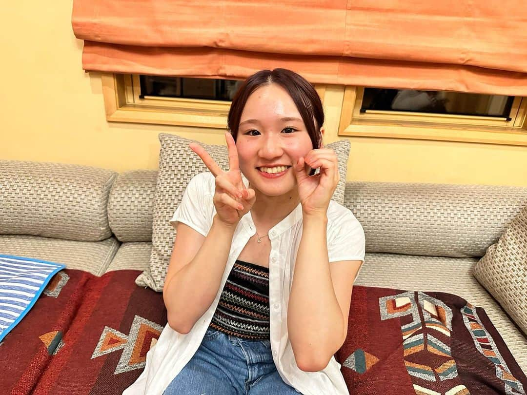 金戸凜のインスタグラム：「2⃣0️⃣‼️ ・ 今日でハタチになりました！ お祝いしてくださったみなさん、ありがとうございます🫶🏻🥃 19歳では、たくさんの幸せと共にどん底も味わい、たくさんの方々の支えを特に感じた歳でした。 20歳では、前だけを見て歩けるように私も努力したいと思います😊 みなさんこれからもこんな私をよろしくお願いします🫱🏼‍🫲🏾 ・ I'm not teenager anymore!! Today, i became 20. I just want to thank you to all who is always supporting me, helping me, and loving me!! And great thanks to my family for always being by my side. I'll make my twenties life more beautiful❤️‍🔥 ・ ・ #20 #birthday #動画永遠ループキモすぎた」