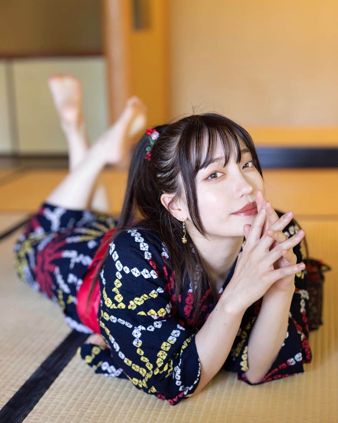 柚木ふゆのインスタグラム：「・ ・ ・ 古民家 ・ ・ ・ photo by ちゃちゃさん ・ ・ ・ ・ ・ ・ ・ ・ ・ ・ ・ ・ ・ #instaphoto #portrait #portraitphotography #photo #photography #model #film #camera #japan #japanesegirl #girl #ポートレート #ポートレートモデル #被写体 #被写体モデル #浴衣女子 #サロンモデル #カメラ女子 #カメラ好きな人と繋がりたい #写真好きな人と繋がりたい #浴衣 #浴衣ヘアアレンジ #makeup #人像攝影 #人物攝影 #模特 #攝影 #古民家 #ポニーテールアレンジ #ポニーテール」