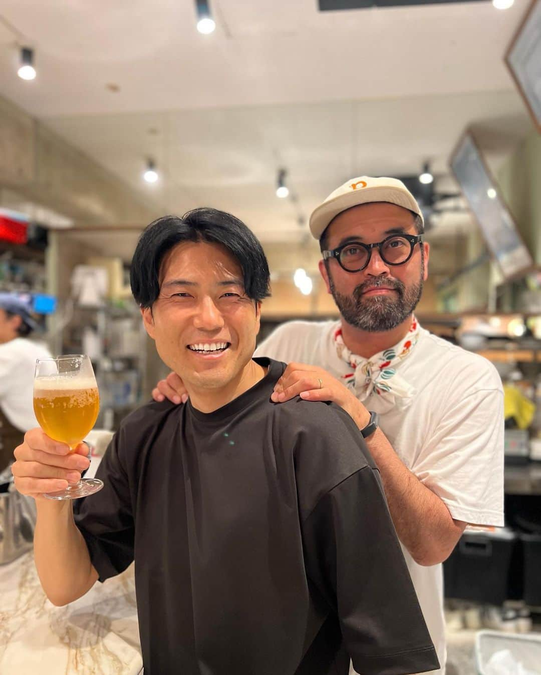 小宮山尊信のインスタグラム：「相変わらず良い店！🍺  belts 東京都港区三田５丁目６−５ https://belts.business.site/  #市立船橋高校サッカー部 #優しいタイプのGK #選手権決勝で神セーブ #同じクラス #ブラジリアン柔術歴7年 #顔半分毛 #BELTS #belts #ケールの王様」