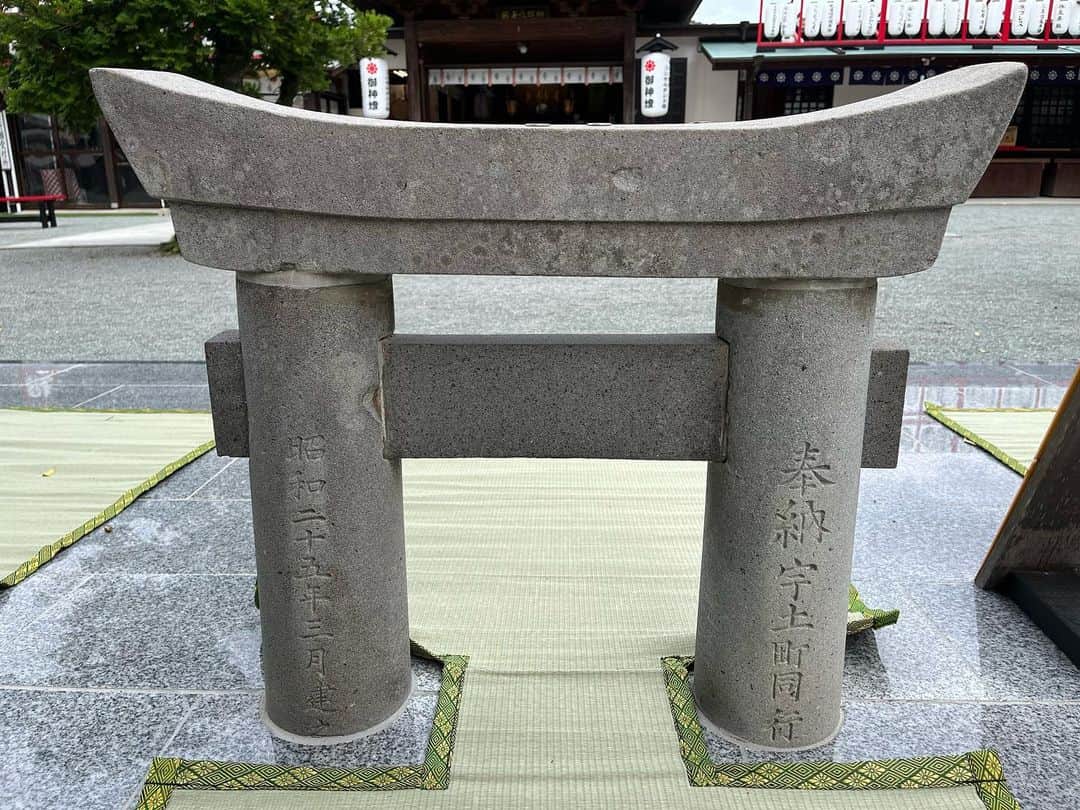 奥井浩之さんのインスタグラム写真 - (奥井浩之Instagram)「粟嶋神社の日本一小さい鳥居へ⛩️ 無事通れたからいい事あるなーーー✨ #粟嶋神社#熊本 #日本一小さい鳥居 #ずっと通れる身体をキープしよう #神社仏閣」7月18日 21時28分 - o.k.k.u.n