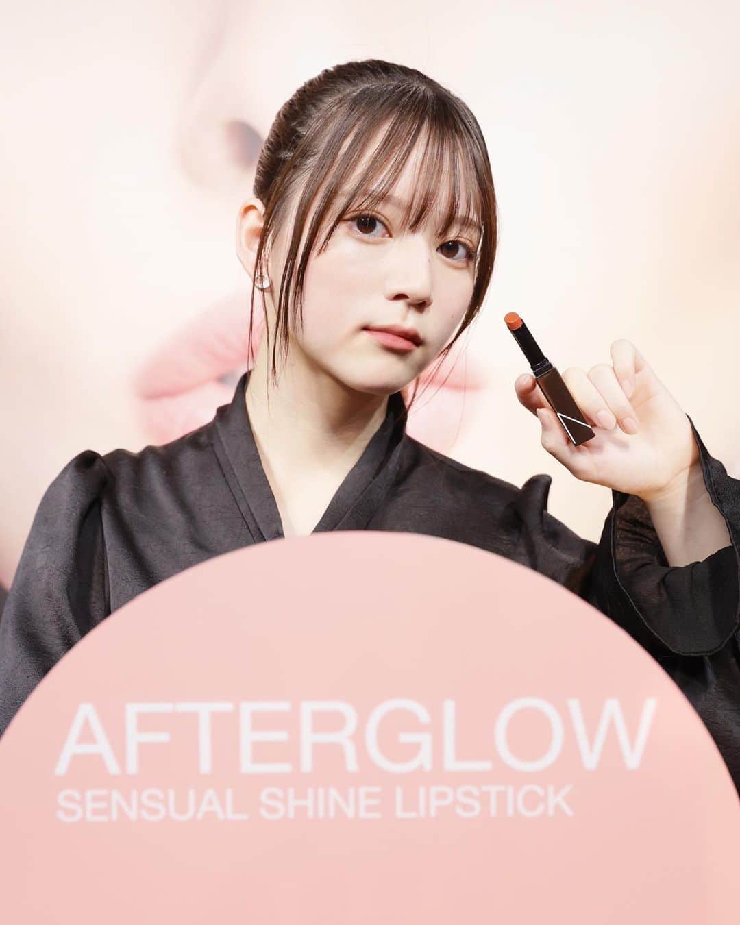 八瀬尾蘭のインスタグラム：「-NARS INVITES YOU TO NEW COLLECTION PREVIEW- 自分に合う可愛いカラー見つけられた沢山使う( o̴̶̷᷄ ·̫ o̴̶̷̥᷅ ) #NARSGlow　#ナーズアフターグロー」