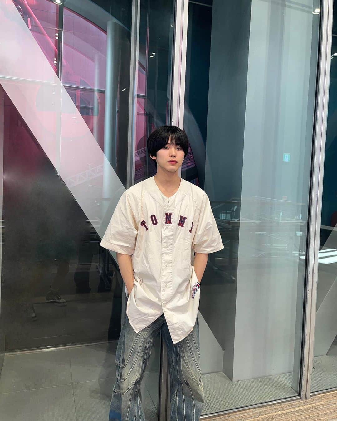 のインスタグラム：「18歳のはるみも、あと1ヶ月とないことに気づいて焦りを覚えました；  小さい頃に憧れた18歳ぐらいのお兄さんお姉さんってとってもキラキラして見えたけど、いざ自分がその歳になってみるとそんなことないし、思ってた以上に子供👶🏻 (ずっとこんな感じなんだろうな＾＾)  これからも色んな年齢や環境に目をキラキラさせることはあるんだろうけど、一番大切な今を忘れずに、自分がいる環境で最大限に吸収して堪能していかないとな₍ ᐢ. ̫ .ᐢ ₎ それが結局自分の憧れた年齢や環境に繋がってくるしね 基本的に歳をとりたくない晴海ですが、歳を重ねて味のある人間になれるようにがんぱろうと思います₍ ᐢ. ̫ .ᐢ ₎  あー歳とりたくない＾＾；；；；」