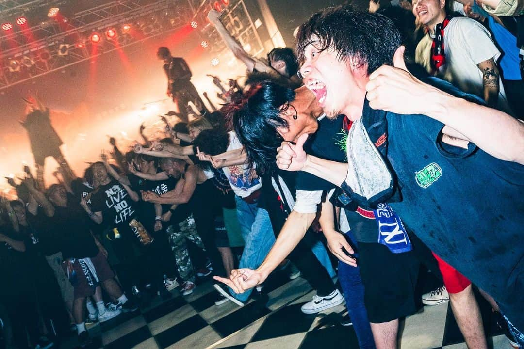 Terufumi Tamanoさんのインスタグラム写真 - (Terufumi TamanoInstagram)「The BONEZ 10th Anniversary Tour “47 AREAS”  at Fukuoka Drum Logos   大好きなカッケー兄貴達との2マン！！Jesseくんが言ってたように人生変わるぐらい最高な夜だった。いつ行っても熱く迎えてくれる福岡ありがとう！！  #骨から気合い #Zaxonthebeach  #やまちゃん美味すぎ　  Photo by @shot.row」7月18日 21時42分 - terucrossfaith