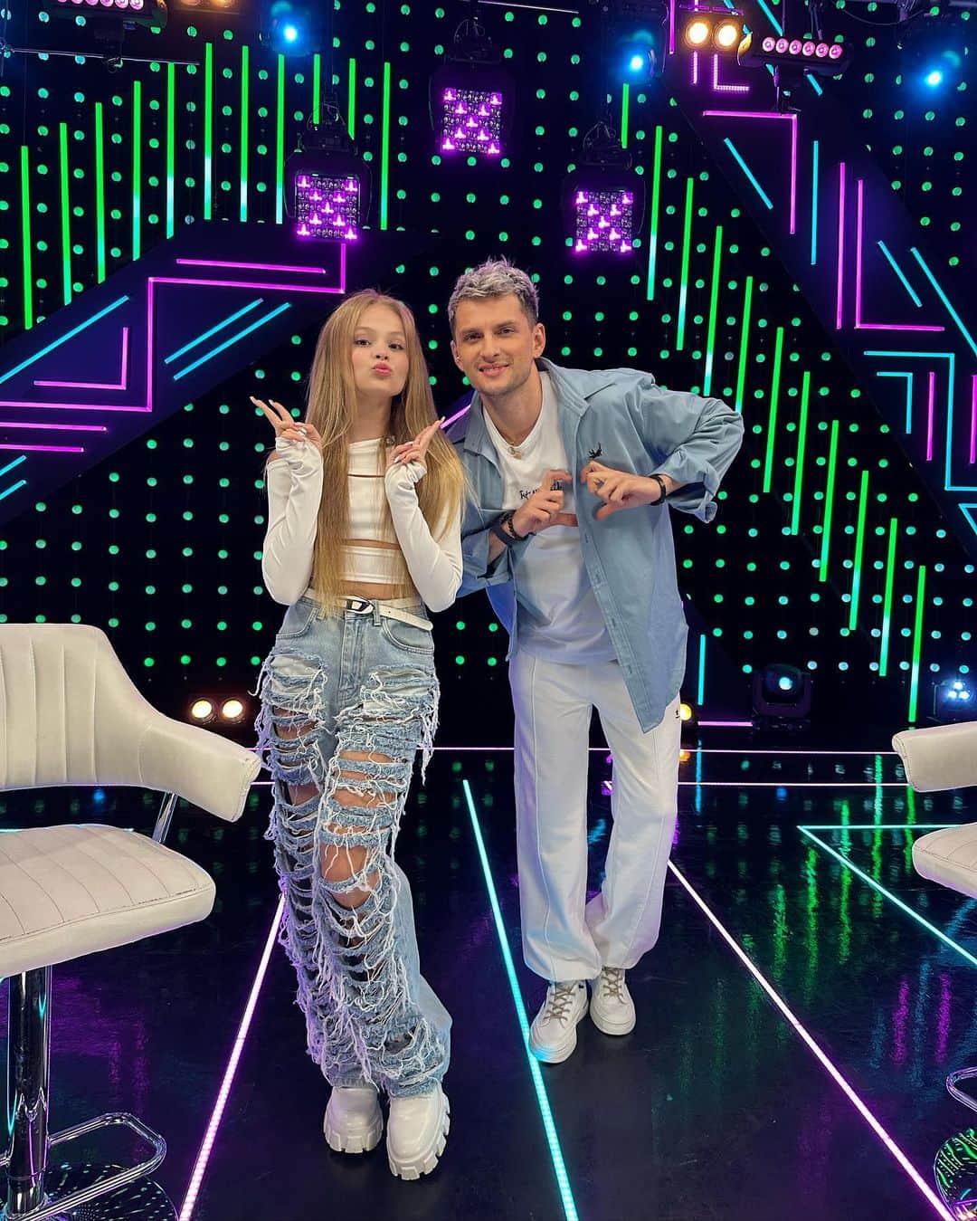 RU.TVさんのインスタグラム写真 - (RU.TVInstagram)「Включайте RU.TV, чтобы быть в «Теме» 🌸  В гостях у Макса Кобзов сегодня Milana Star!   Задавайте свои вопросы! Самые лучшие озвучим в прямом эфире! 🫶🩷」7月18日 21時35分 - ru_tv