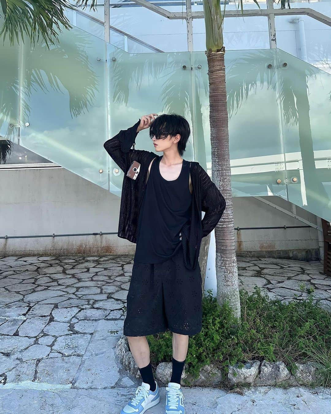 浩平のインスタグラム：「眩し過ぎて基本サングラス付けてた。 #ootd  #メンズヘア #マッシュ #マッシュウルフ #ウルフカット #ハーフパンツ」
