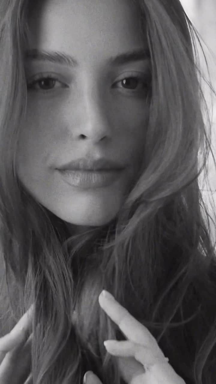 セリーヌ・ファラクのインスタグラム：「Something new.  Video by the one and only @droyfilms 🎥」