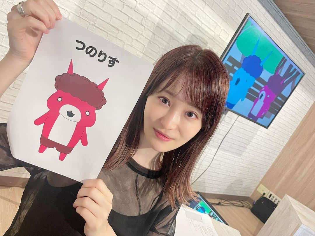 岡部磨知のインスタグラム：「事後報告すみません🤐 昨日放送の 東京MX『マンガ！鬼ほど好きなんで』にて、つのりすちゃんの声を担当しつつ、イチオシ漫画、「#絢爛たるグランドセーヌ」への作品愛を語りました！ 全巻持ってます🥹  そして、つのうさちゃんは事務所メイトのセブンティーンモデル、秋本レイラニちゃん🐰💛 可愛すぎるし良い子すぎるし、、とっても癒されました。。またご一緒できるといいなぁ🤤 来週は、つのうさちゃん担当、秋元レイラニちゃんのイチオシ漫画を紹介するみたいだよー！見なきゃ！！  3枚目は大好きな漫画のお仕事でウッキウキなのがみて取れる私。  そして昨日の見逃しはこちらから↓ みてねー☺︎！！！！！！ https://www.youtube.com/watch?v=JKVGwg2AKLE&feature=youtu.be 🥹🩰」