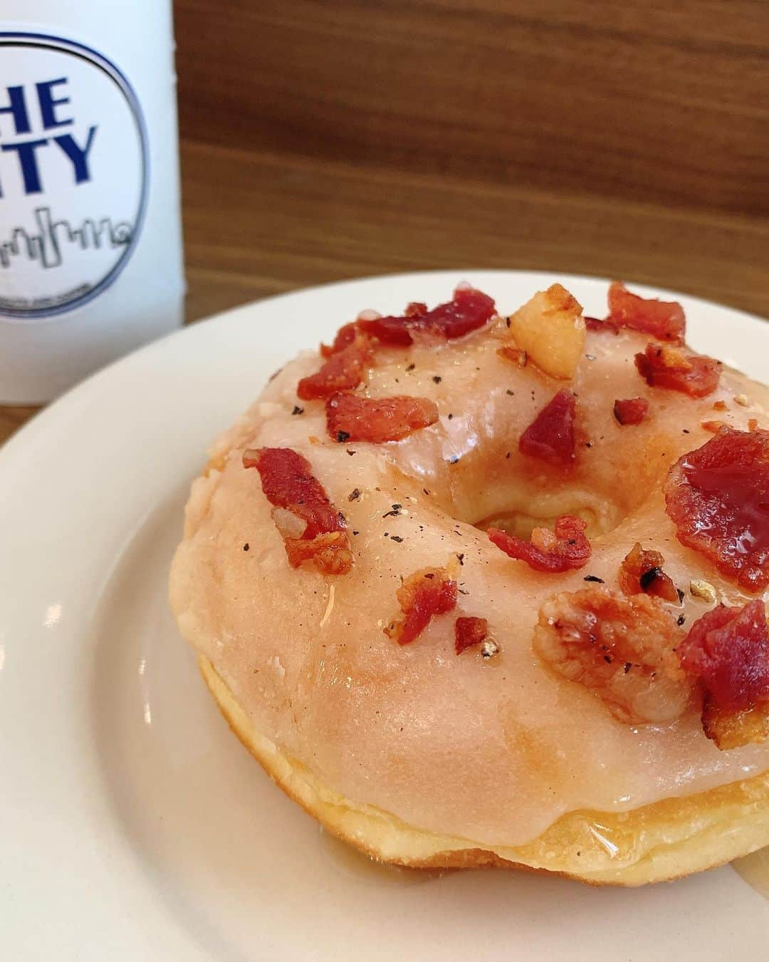 MariIryuさんのインスタグラム写真 - (MariIryuInstagram)「The City Donuts and Coffee 🍩🥓🇺🇸 正直今のところ人生で出会った中で一番好みドストライクのドーナツ🥹💛 神戸に行ったら必ずと言っていいほど立ち寄ってます🫣  📍兵庫県神戸市中央区山本通2-3-12 パレード北野 1F 🕔9:00-18:00 🚃	JR三ノ宮駅、阪急電鉄神戸三宮駅、神戸市営地下鉄三宮駅より徒歩8分  @thecitydonuts   #thecitydounutsandcaffee #ドーナツ #ドーナツ屋さん #ドーナツ好きな人と繋がりたい #ドーナッツ #北野 #神戸 #神戸カフェ #神戸スイーツ #三ノ宮カフェ #神戸モーニング #kobe #カフェ #カフェ巡り #神戸カフェ巡り #コーヒー」7月18日 21時51分 - marty2367