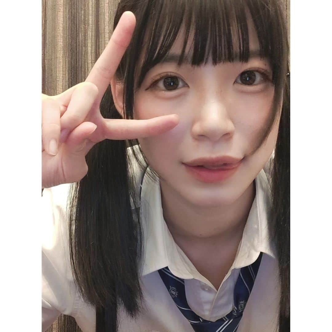 熊井戸花さんのインスタグラム写真 - (熊井戸花Instagram)「お疲れ様!!凄く暑いのに起きてごはん食べて活動できてエラ!!お仕事がんばった人も学校がんばった人も家事などがんばった人も今日はゆっくりした人もみんながいちばん偉いよ〜〜!!てんさい!!いっぱい寝なさい!!⁡ ⁡⁡ ⁡#熊井戸花 ⁡ #おはなちゃん ⁡ ⁡#テンカラット ⁡ ⁡#17歳 ⁡ ⁡⁡.⁡ ⁡#sjk #高2 #sjkの素敵な思い出 #jkブランド #自撮り ⁡#内カメ ⁡」7月18日 21時43分 - kumaido_hana