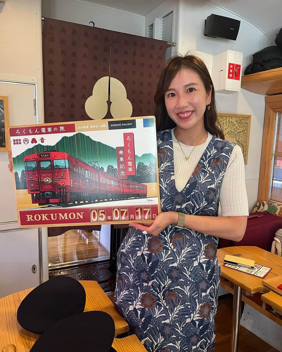 石川奈津紀さんのインスタグラム写真 - (石川奈津紀Instagram)「【しなの鉄道ろくもん🚃】 母に誘われて、乗ってきました！ 長野から軽井沢までの和食付きコース🍴 はじめてお食事付き観光列車に乗ったけれど、途中の駅で停まって写真を撮ったり、無人野菜売り場で買い物をしたりと、とても楽しかった！ 日本酒も飲めたよ〜🍶 ほかのにも乗ってみたくなった。 * #ろくもん #しなの鉄道ろくもん  #鉄旅  #酒旅  #唎酒師アナウンサー #日本酒ライフスペシャリスト  #軽井沢観光  #長野観光」7月18日 21時44分 - natsukiishikawa1011