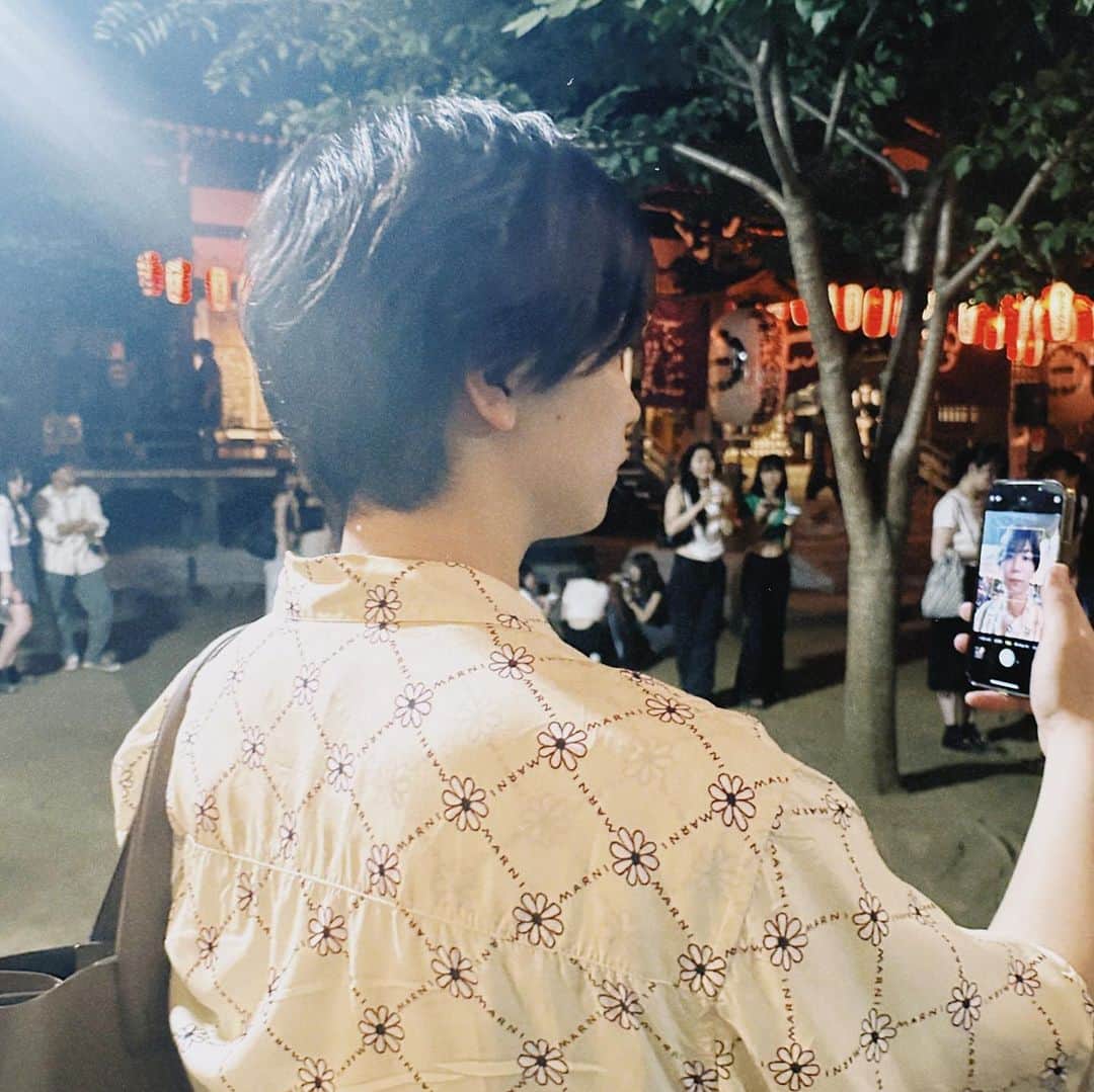 馬場健太さんのインスタグラム写真 - (馬場健太Instagram)「みんながおるって聞いて駆け足で🏃ちょっとしかいれなかったけど楽しかったな〜🏮ラムネ飲めて満足🧊  お祭りは昔からすごく好き。  今度は大きい花火みたいな🫶🏻  #祐天寺 #みたままつり  #盆踊り  #お祭り」7月18日 21時45分 - kenken_baaaa
