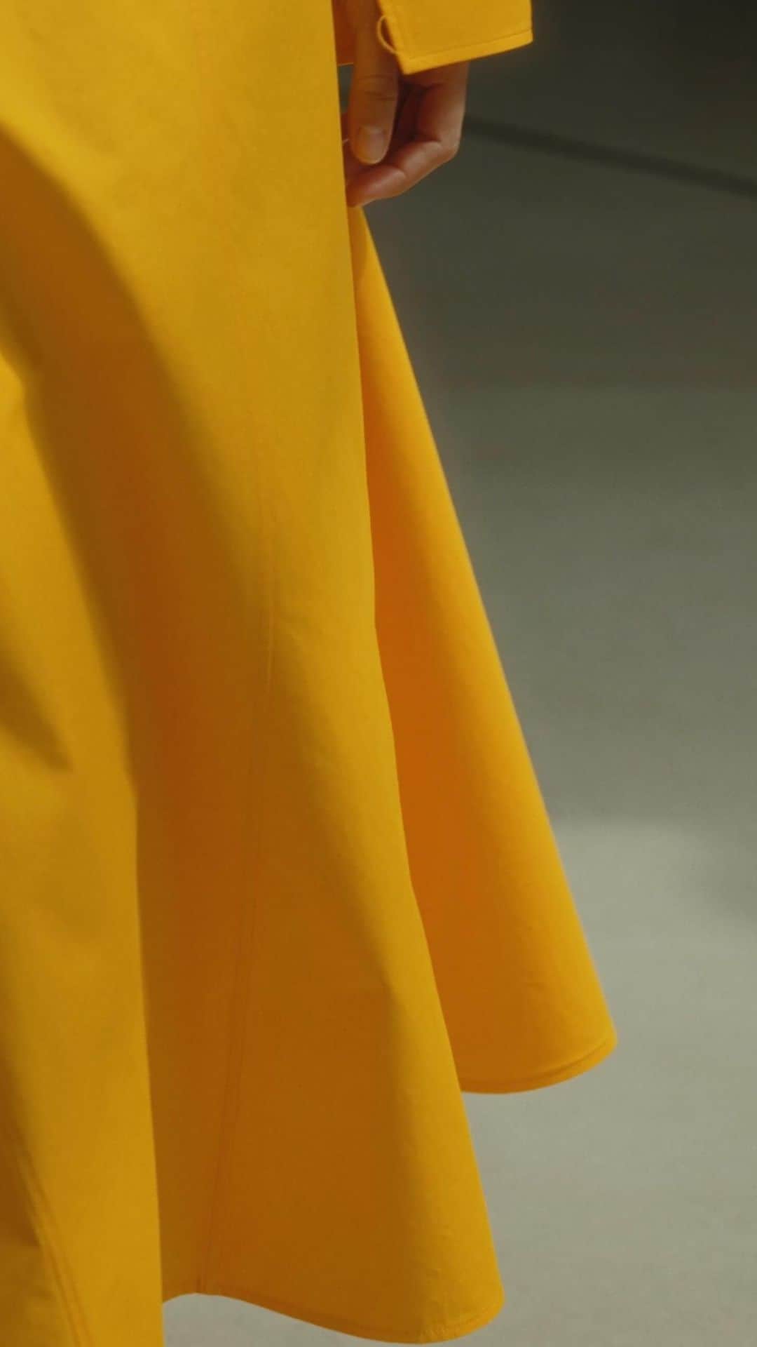 ジルサンダーのインスタグラム：「#JILSANDER Women’s Resort 24 Collection  @timbieker   #JilSanderbyLucieandLukeMeier」