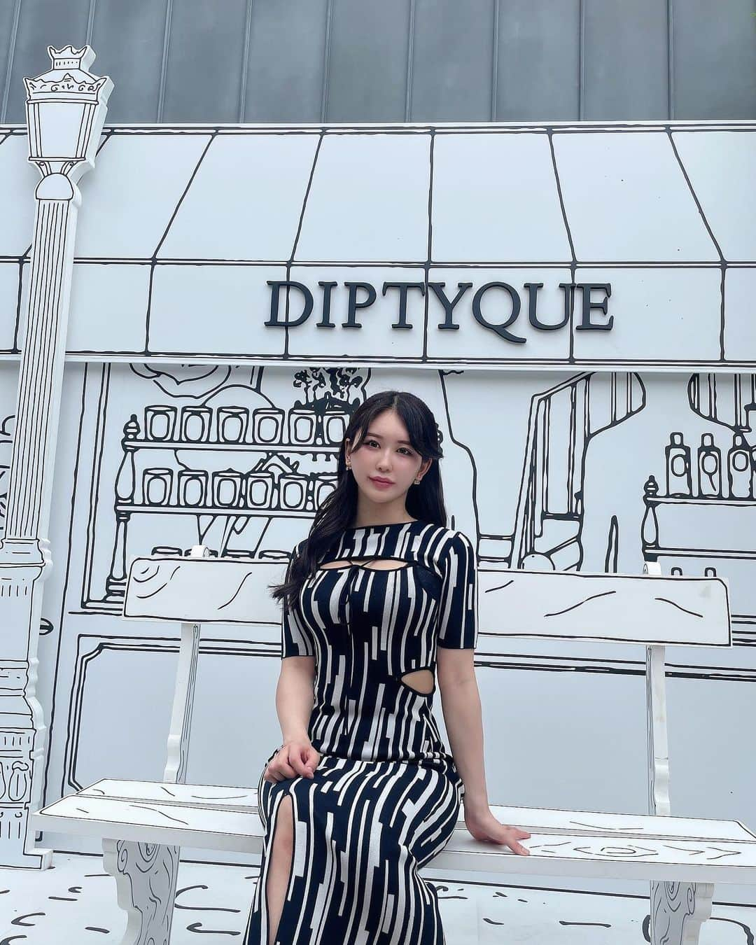 春乃舞利乃のインスタグラム：「@diptyque のポップアップ楽しかった🖤🤍🩶 . . .  #diptyque #diptyquepopup #fashion #ファッション #プチプラコーデ  #sexygirl  #portrait #美容モデル#筋トレ女子#asiangirl #japanesegirl #チャイヴォーグ#ワンホン女子 #ブルベ夏 #骨格ウェーブ#顔タイプエレガント #美容オタク #instagood #love #follome #make #メイク　#美容#美容オタク　#おフェロ女子 #表参道#ポップアップ#香水#ルームコーデ」