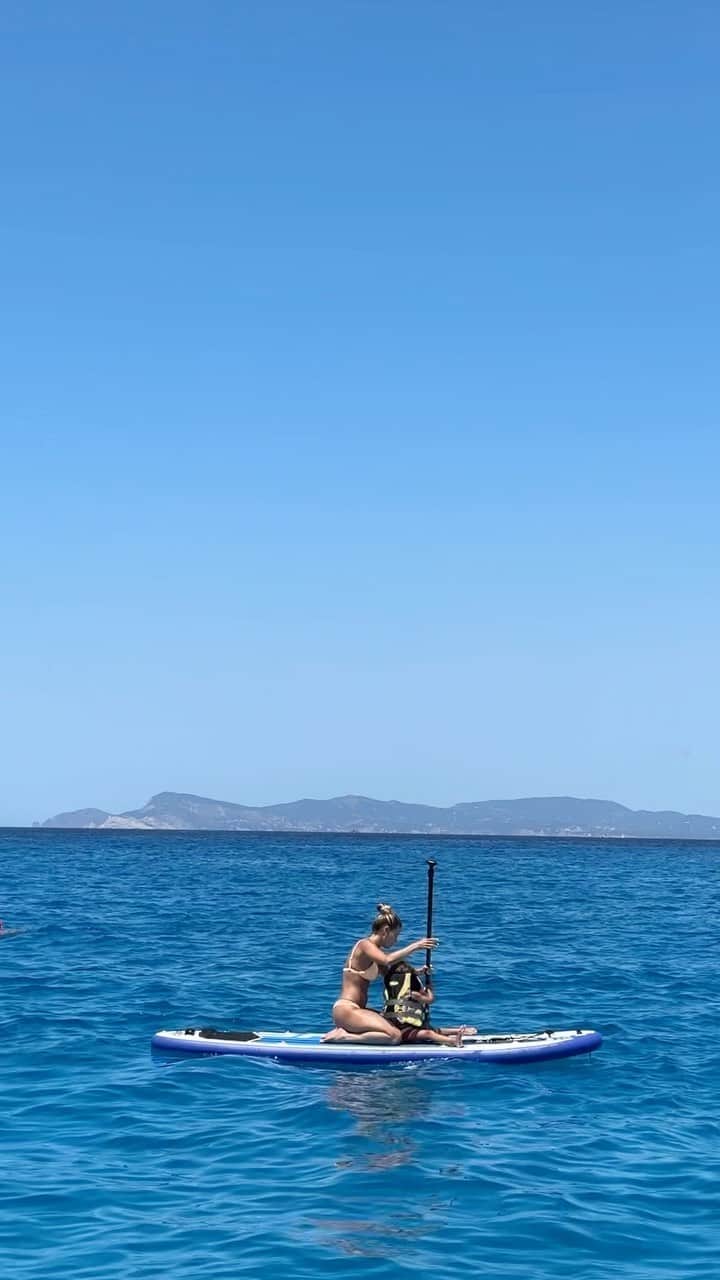 キャロル・カブリーノのインスタグラム：「Ibiza feelings 🤍」