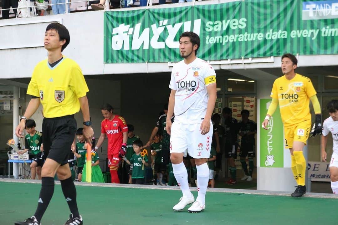 のインスタグラム：「vs 松本山雅FC 2-1 WIN ． ． 監督交代後の最初の試合 良いリアクションを見せれたと思います。 もちろんまだまだ改善しないといけない部分はありますが、まずは結果を出せて良かったです！ ． ただ、大事なのは次 前半戦最後の試合、未だにホームで未勝利、無得点。 この恥ずべき状況から抜け出すために選手、スタッフ一丸となって挑みます！ ． 引き続き応援よろしくお願いします！ ． ． . #明治安田生命j3リーグ #福島ユナイテッド #松本山雅FC #44 #大武峻」