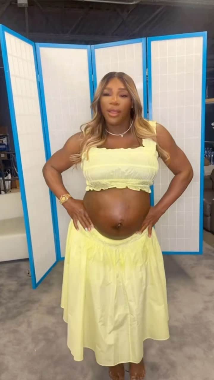 セリーナ・ウィリアムズのインスタグラム：「I was doing some hip isolations ….. behind the scenes on set while waiting to resume shooting helps keep baby healthyyyyyyy #dance #pregnant」